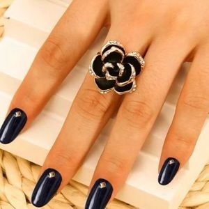 Black & Gold Flower Ring